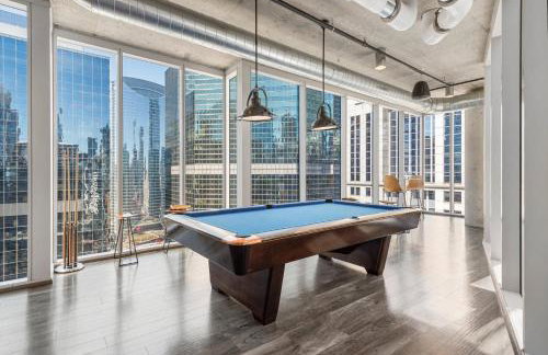 Linea Luxury Living with Indoor Pool and Rooftop Views in The Loop - Photo 17