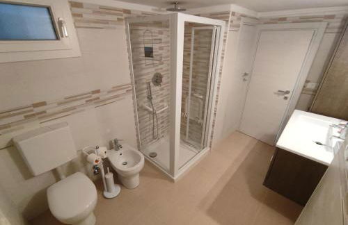 Grigio Perla Panigale, villetta con giardino, 3 camere, parcheggio privato fino 3 posti auto - Un oasi di tranquillità - Vicina all'Aeroporto, Unipol Arena e Fiera - Photo 42