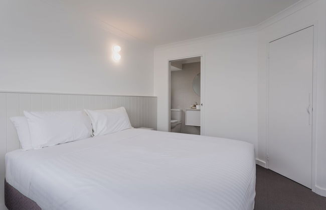 Coastal Cottage by the BnB Collection - Photo 3