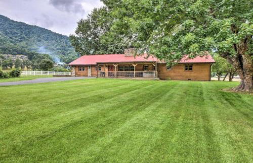 Campbell Retreat in Maggie Valley with Deck! - Foto 39