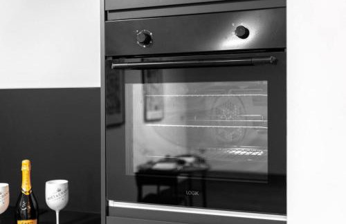 Spacious Loft Style Apartment - Near City Centre - Smart TV- WIFI - Parking - 3NT - Foto 26