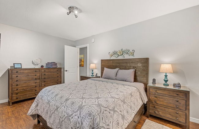 Spacious Canyon Peak Pine View Home Game Room Hot Tub - Photo 51