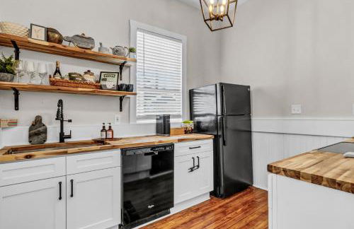 A Timeless Victorian Home with Period Charm! - Foto 33