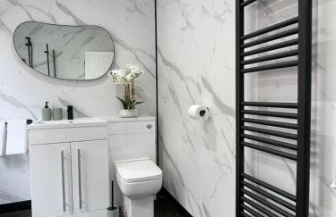 Slick Space for a Standish Stay - Photo 31