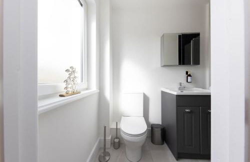 Modern 5-Bedroom Retreat Nr Coast - Foto 18