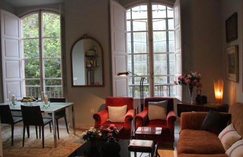 Elegant 2 Bedroom Apartment in Historic 1882 Building Central Sevilla Private Parking & Country Club Access - Foto 1