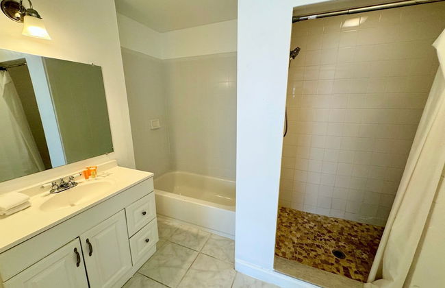 Islands Inn on the Drive - Poolside Paradise - Queen Bed - B2 - Foto 7