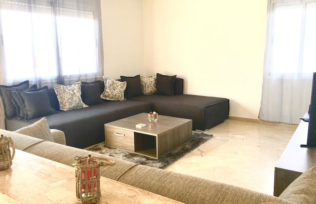 Luxurious Apartment with Private Garden - Photo 8