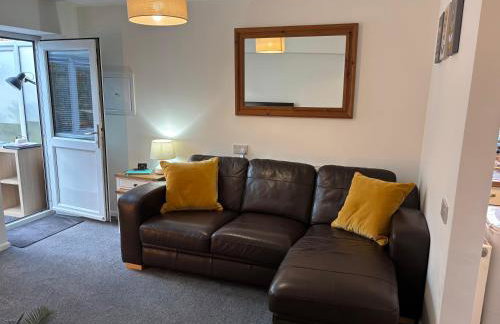 Cozy & Self Contained Garden Bungalow - Foto 8