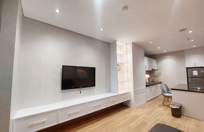 Brand New and Nice 2BR Apartment at The Reiz Condominium Medan By Travelio. - Foto 17