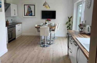 Modern 4 bedroom house in Weymouth Sunny Corner - Photo 32