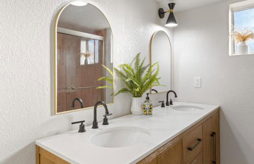 Heated Pool and Jacuzzi, Scenic Mountain View, Lux and Cozy, - Foto 29