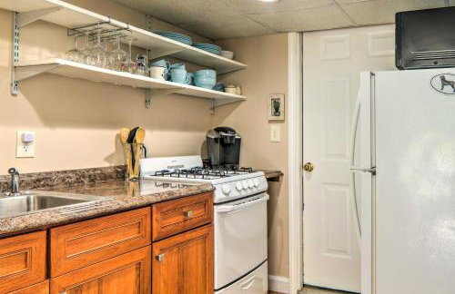 Quaint and Convenient! Cape Cod Apt Near Canal - Foto 2