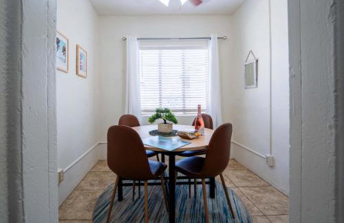 Breezy 1BR Retreat Walk to UofA and Spring Fun - Foto 47