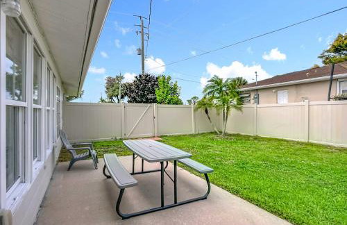 Venice Pool BBQ Mini Golf 3BR 2BA Sleep 12 - Photo 27