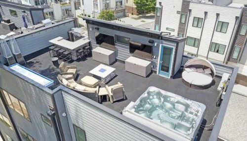 City Views - Walking Distance to Panthers Stadium - Photo 2, sunbed