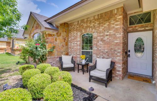 Unwind Fireside! Harker Family Retreat with Yard - Foto 2