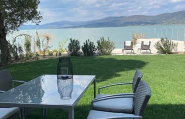 The Boathouse, at the lake - Photo 4