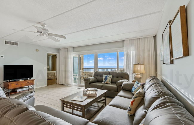 Convenience Direct Oceanfront Condo with Private Balcony by RedAwning - Photo 1