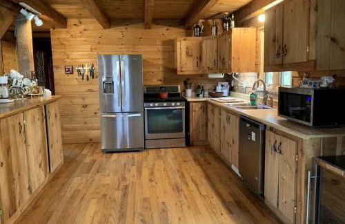 Cozy Cabin near Lake Ontario Ideal for a Family Retreat - Photo 8