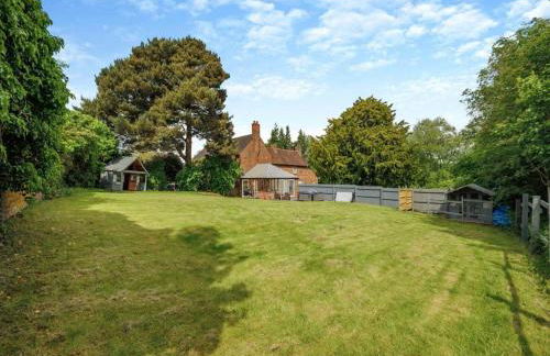 6 Bedroom Country Cottage with Hot Tub - Photo 26