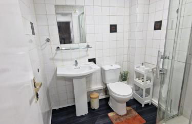 Abdul's Apartment BGH Free Parking - Foto 19