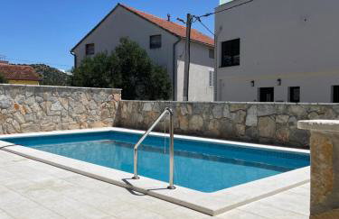 Palada House with a Private Pool - Photo 20