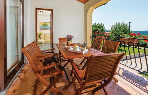 3 Bedroom Cozy Apartment In Nedescina - Foto 8