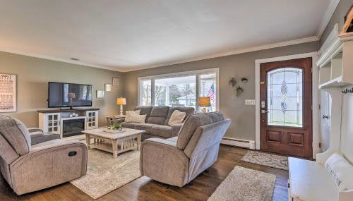 Mattituck Home with Fireplaces - Near Wineries - Foto 4