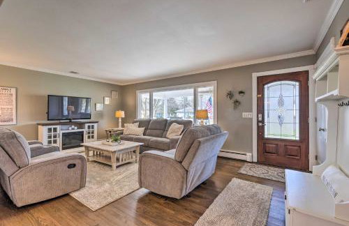 Mattituck Home with Fireplaces - Near Wineries - Foto 4