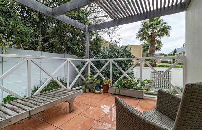 3 Bedroom Family Home - Houtbay - Photo 12