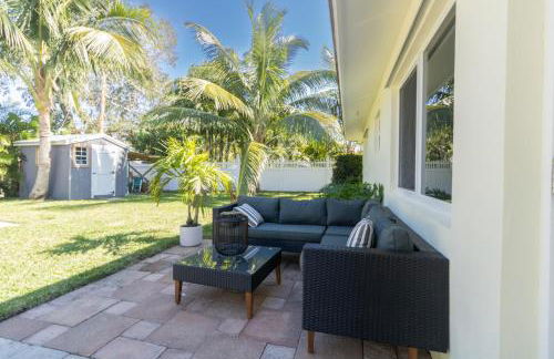 NEW Riverside Retreat with Pool - Foto 12