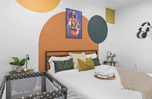 W3S - Large 7br 3bath - Sleeps 20 - 3 Living rooms - Yard and Deck - Foto 14