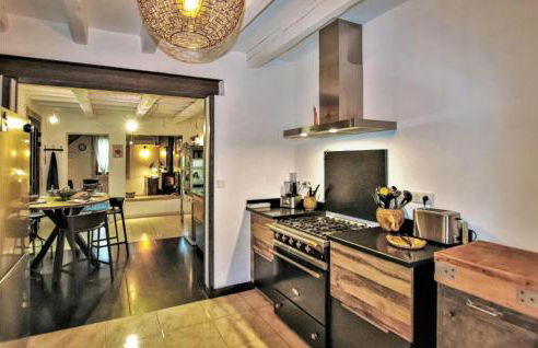 Lovely Home In La Roche St Secret - Photo 23