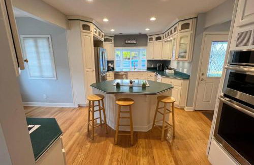 Cozy Home for Family & Friends Gathering - Foto 8