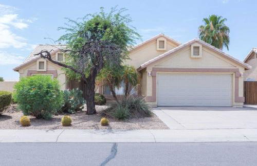 Modern House with Office Cornhole Near Freeways - Foto 2