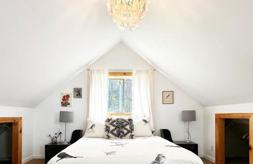 Serene Retreat on a Stream - Photo 17