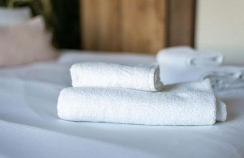 Stunning Riverside View Apartment, near Canary Wharf & O2 - Photo 13