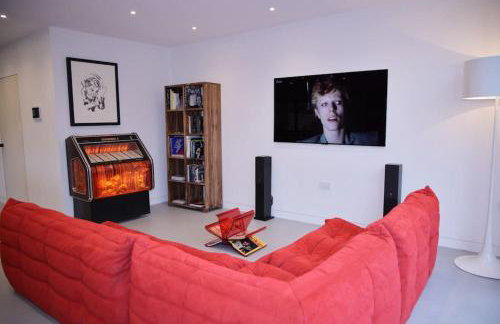 The Bowie is a David Bowie themed Smart House - Foto 63