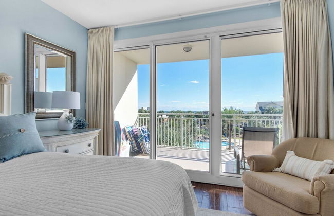 Spacious 2BR Condo w/ Partial Gulf Views, Pool, Across the Street From Beach! - Foto 6