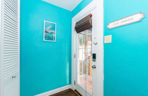 The Hideaway by Sunsational Stays - Rear Unit Only, Steps to the Beach - Foto 10