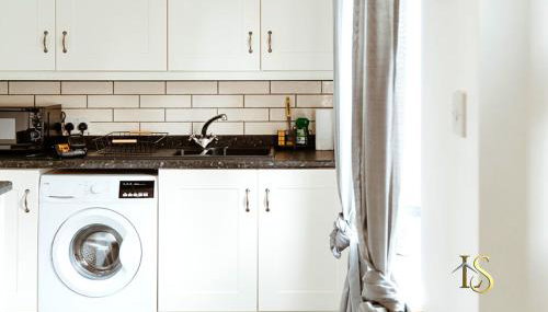 *Luke Stays Oswald Terrace* - Foto 3