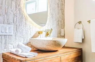 LA Retreat: Stylish 3BR Villa - Photo 23