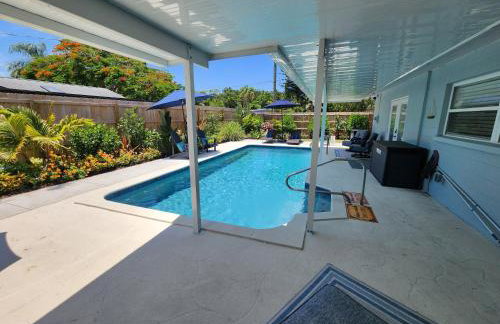 Coastal Vibes! Tropical heated pool home short drive to the beach - Foto 40