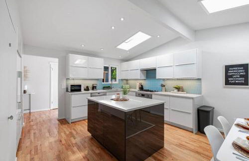 Mid-Century Modern Home - 3-Bedroom Rambler - Foto 20