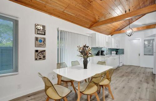 Tropical Oasis 2BR House w Pool - Foto 25