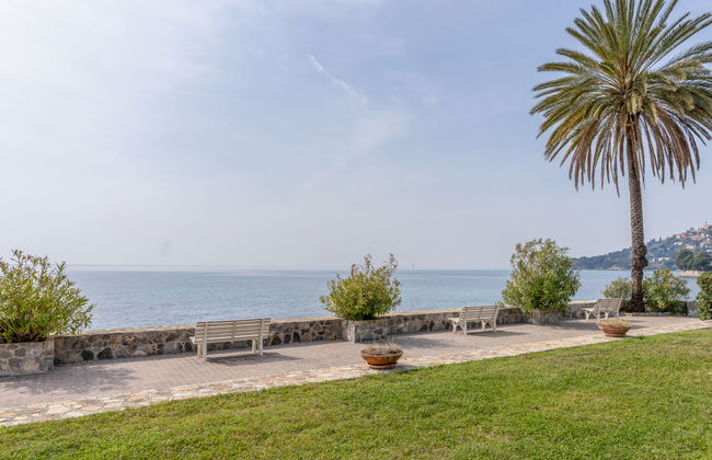 2 bedroom Apartment in Ventimiglia with swimming pool and garden - Photo 28