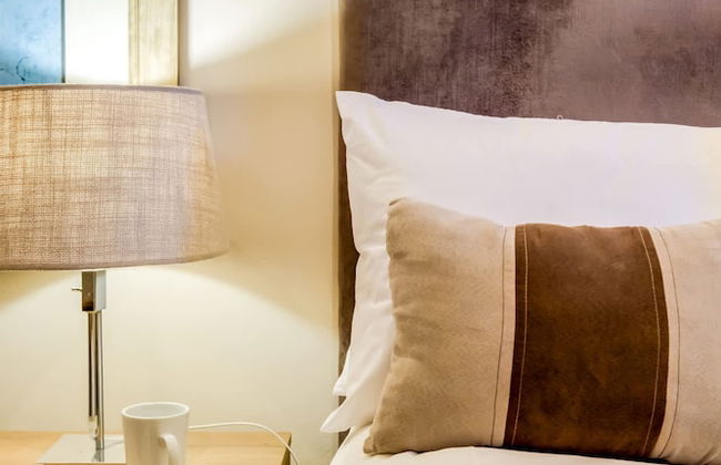 Camps Bay 4BR w Pool and Sea Views Atlantic Gem - Photo 27