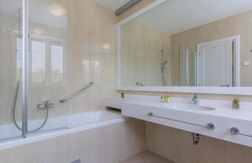 Holiday Home Romantische Villa mit Meerblick- Pool und Jacuzz by Interhome - Foto 35