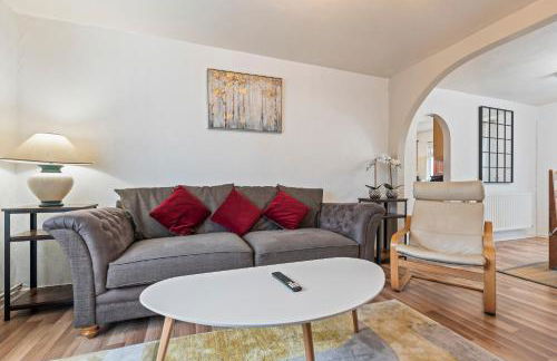 Spacious White House with parking, garden, Wi-Fi - Photo 12